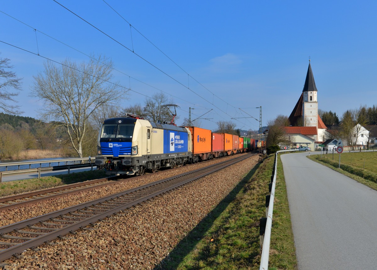 1193 980 mit einem Containerzug am 15.03.2015 bei Hausbach.