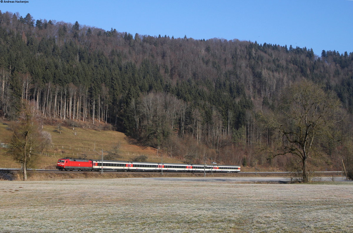 120 115-1 mit dem IC 181 (Stuttgart Hbf-Zürich HB) bei Grünholz 19.2.17