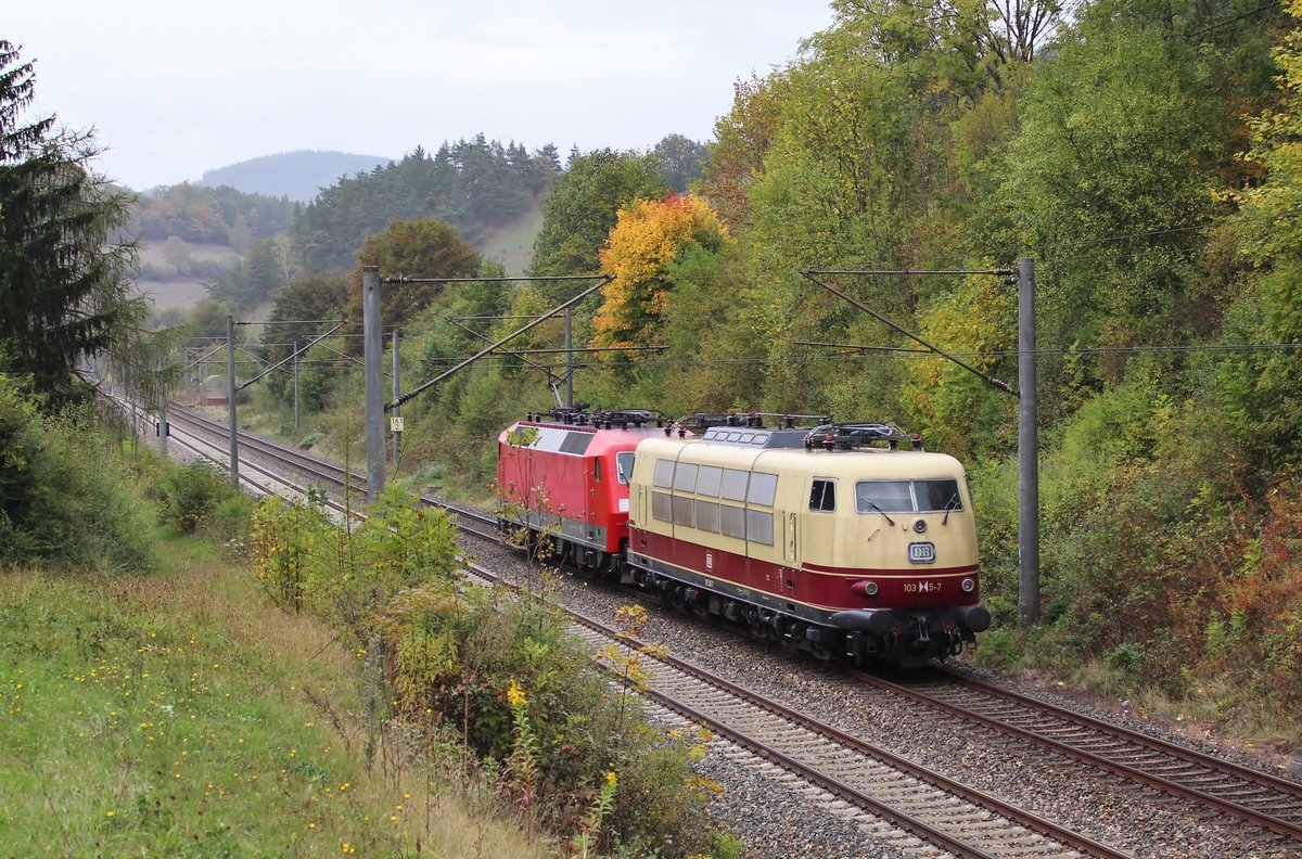 120 118-5 überführte am 01.10.18 die 103 245-7 von München nach Dessau. Hier ist die Fuhre in Gabe Gottes zu sehen.