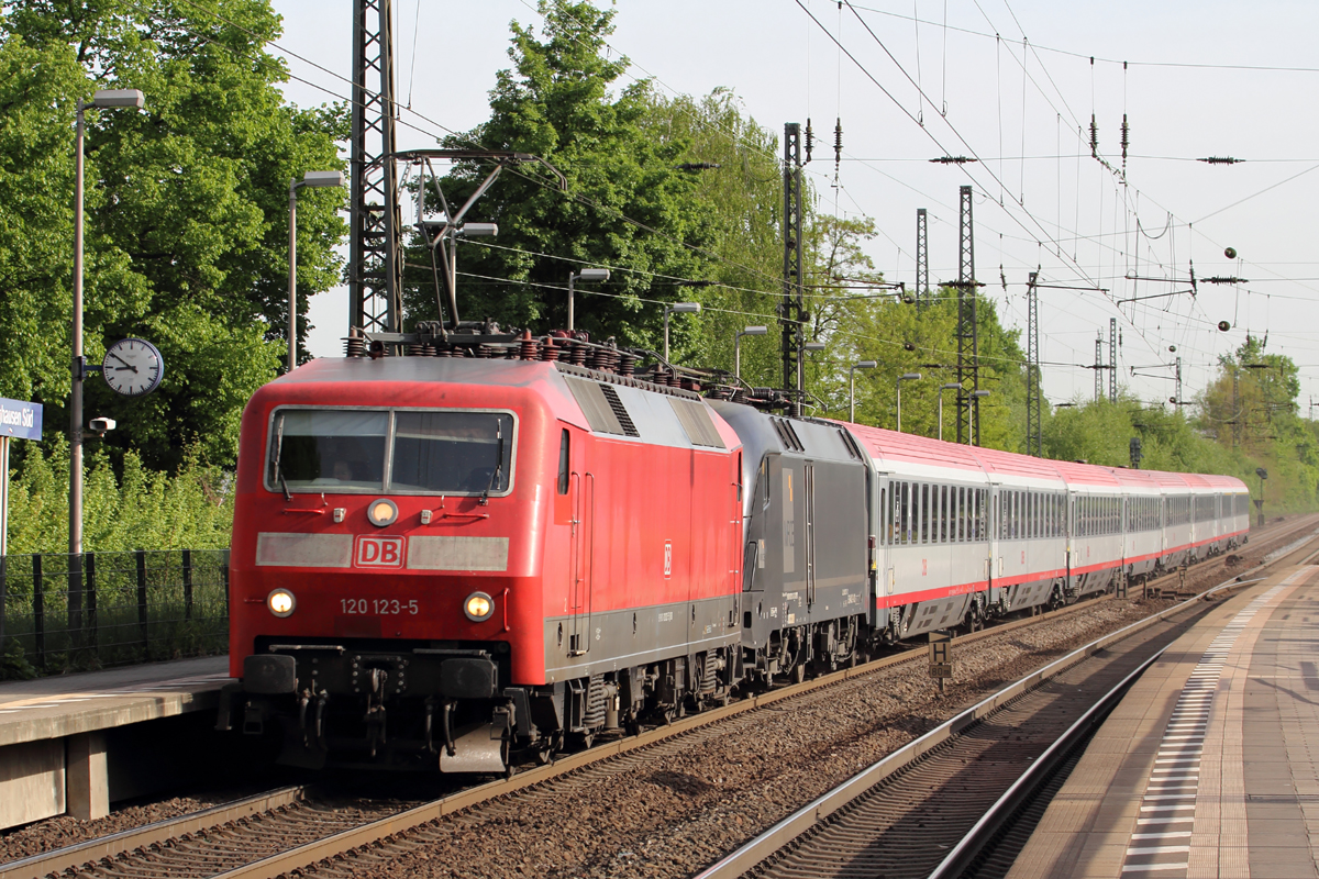 120 123-5 mit IC 119 nach Innsbruck Hbf. durchfährt mit fast 1 stündiger Verspätung Recklinghausen-Süd 11.5.2015