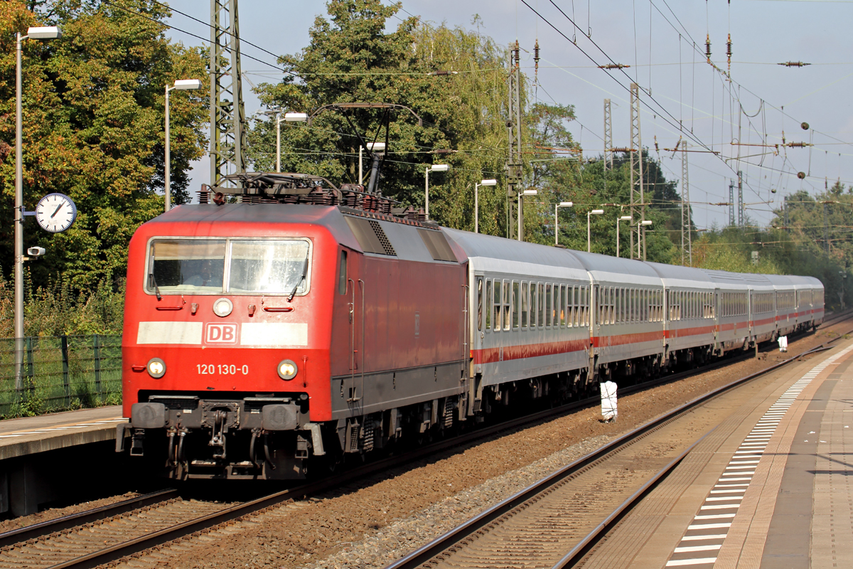 120 130-0 mit IC 134 nach Luxemburg bei der Durchfahrt in Recklinghausen-Süd 27.9.2014