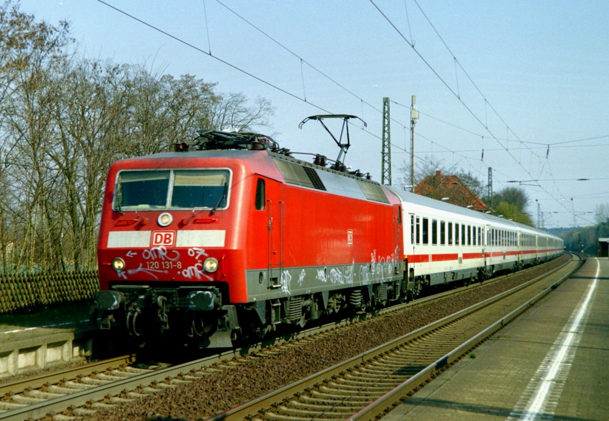 120 131 mit IC 2029 (Hamburg-Altona–Kln–Passau Hbf) am 29.03.2007 in Sprtze