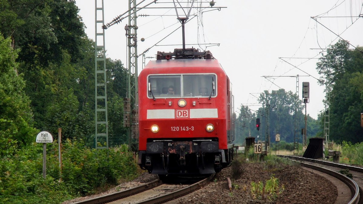 120 143 fährt mit 101 103 im Sandwich als IC 2292 in Richtung Frankfurt um die Bibliser Kurve. Aufgenommen am 10. Juni 2018.