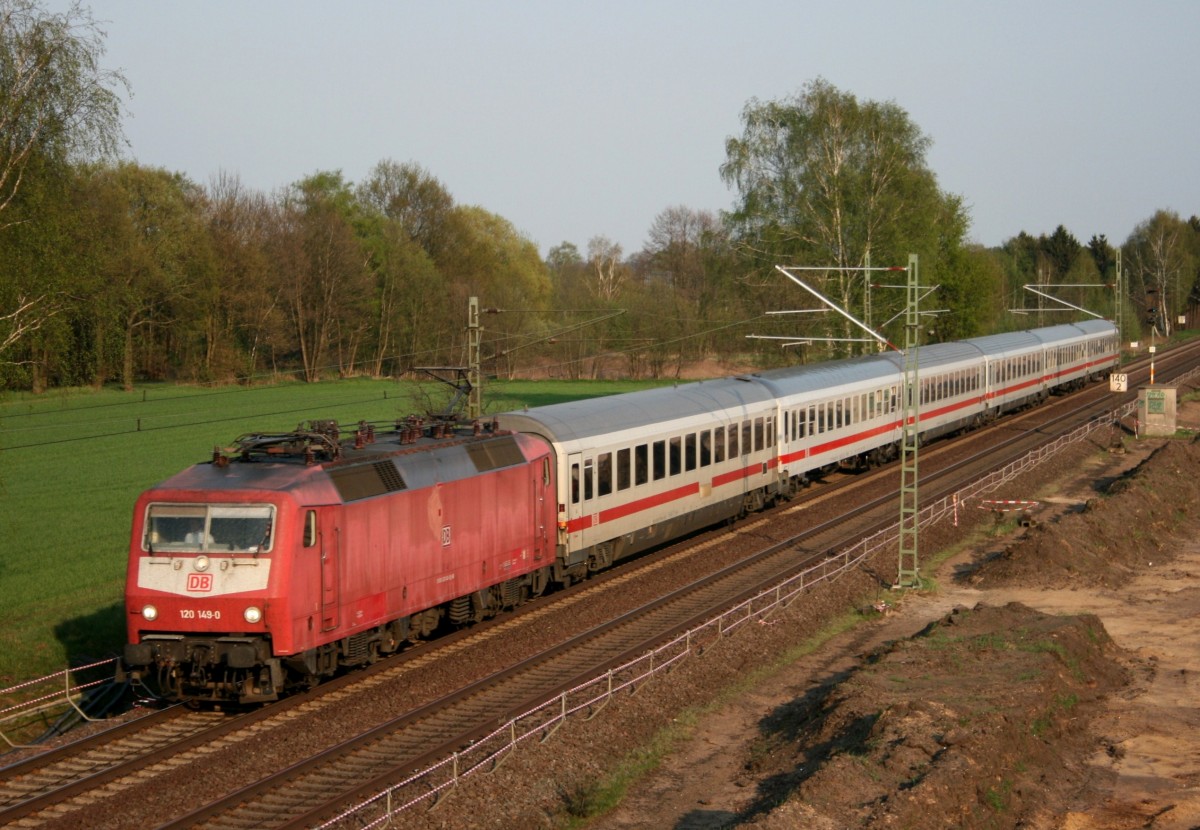 120 149 mit IC 1984 (Passau Hbf–Hamburg-Harburg) am 21.04.2011 zwischen Bardowick und Radbruch