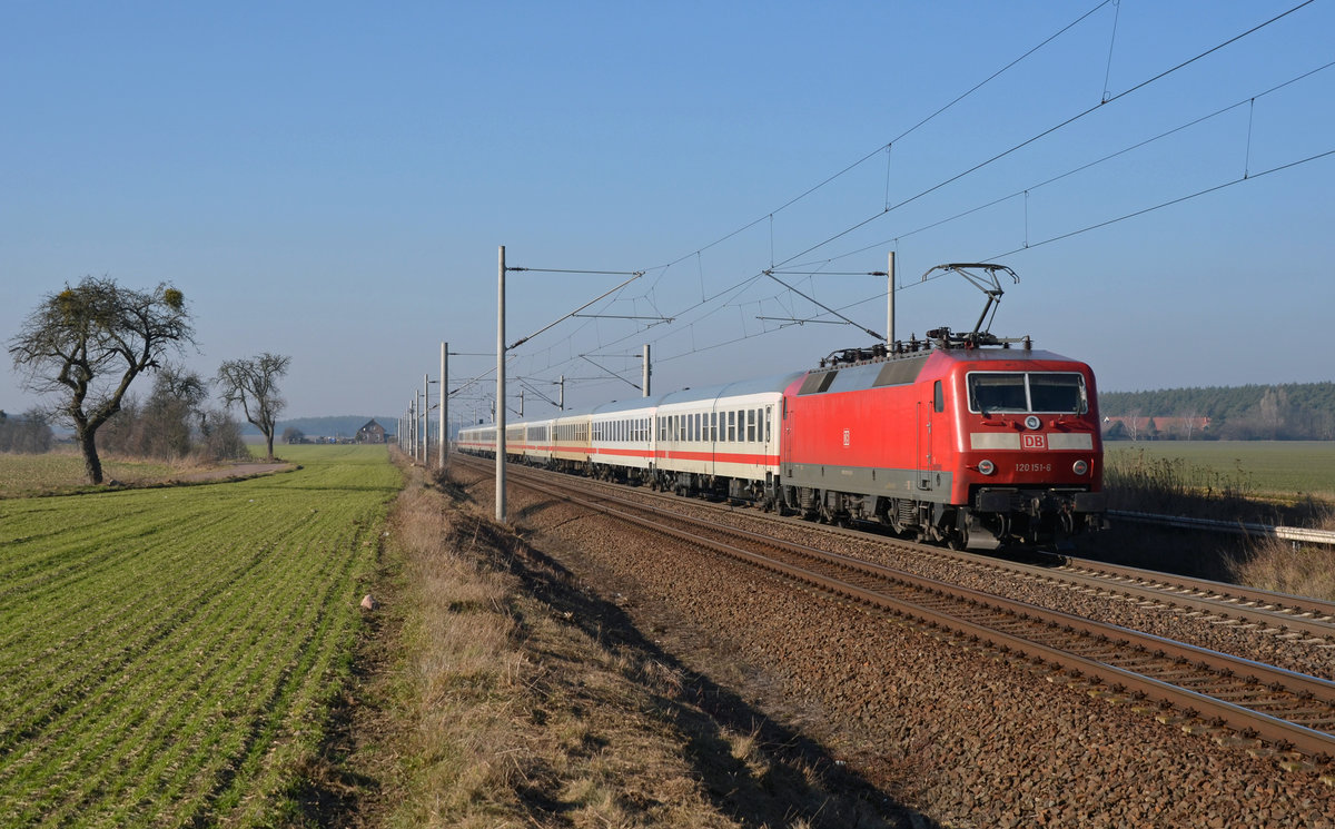 120 151 schob am 15.02.17 einen IC durch Rodleben Richtung Magdeburg.