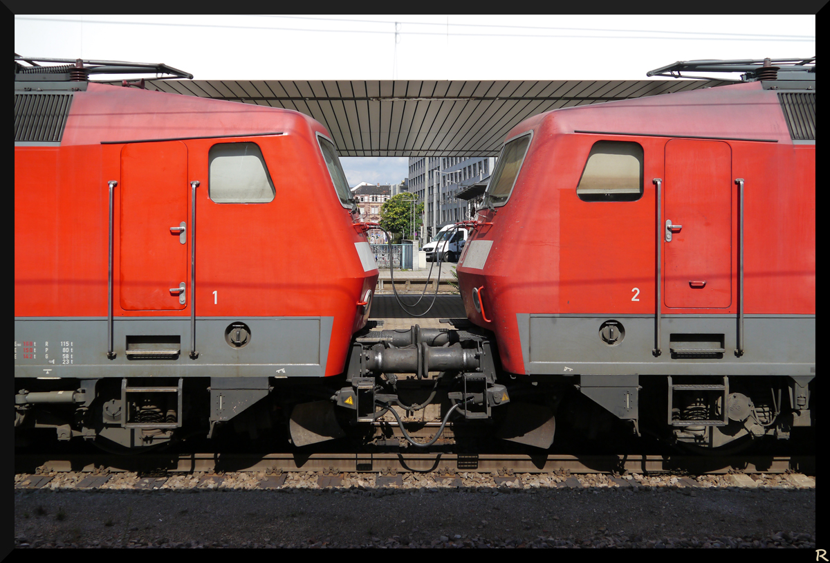 120 154-0 und 120 137-5 in Doppeltraktion am EN 453. (Mannheim, 21.08.2013)