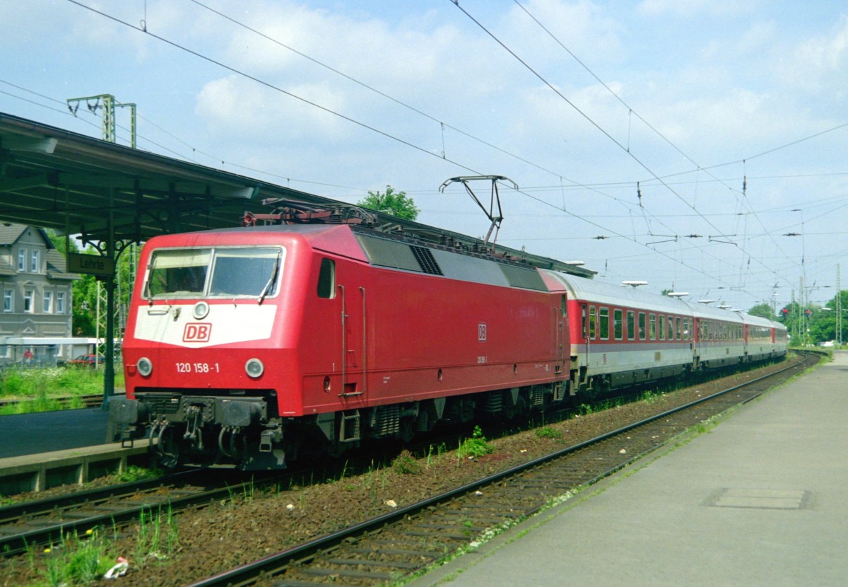 120 158 mit IC 624  Moritzburg  (Kln–Dresden) am 26.05.1999 in Lehrte