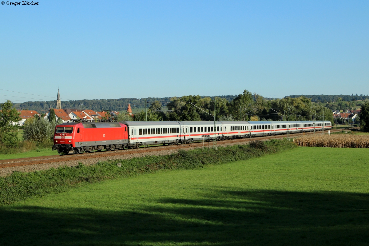 120 159 mit der  Ersatzgarnitur  für den EC 113 (Frankfurt-München) bei Heidelsheim, 29.09.2015.