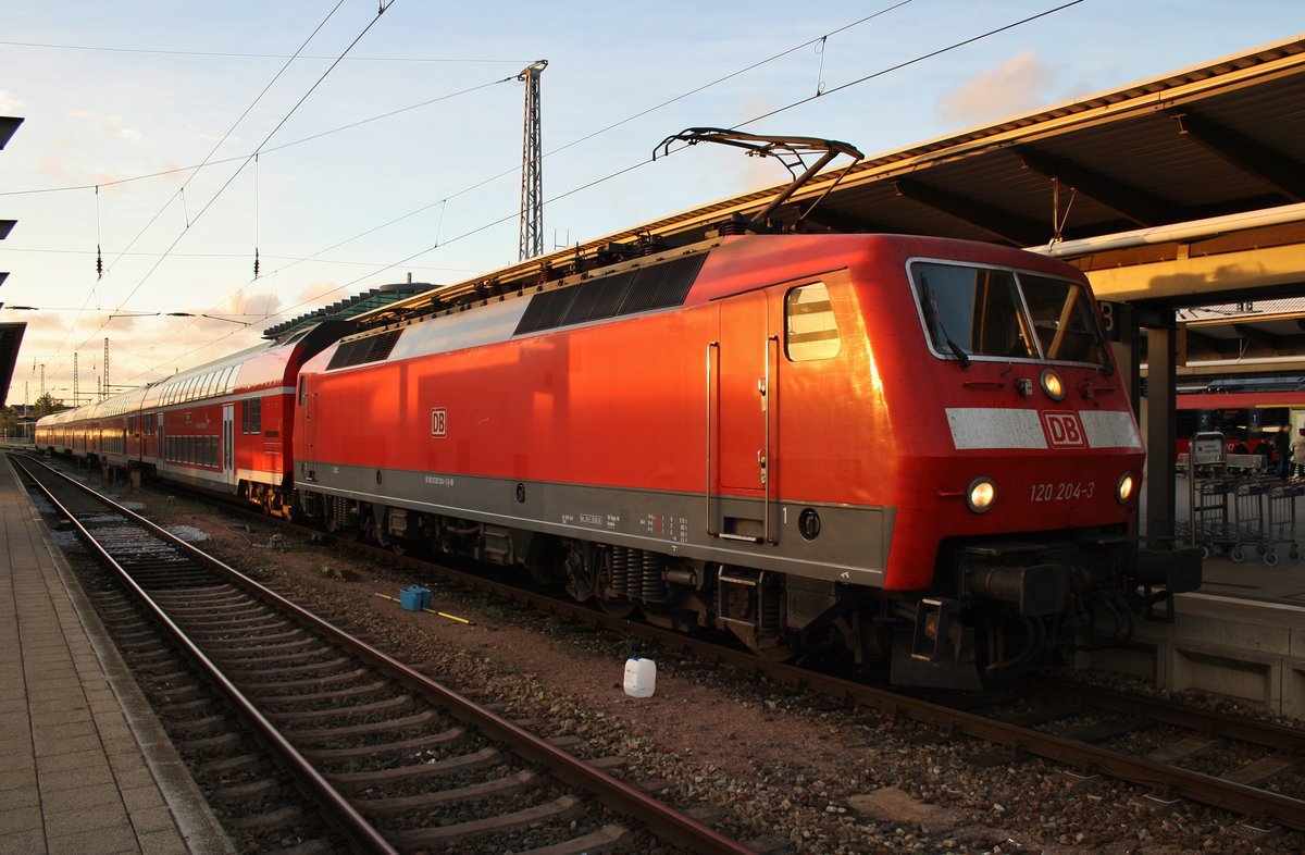 120 204-3 brachte am 17.9.2016 den RE1 (RE4315)  Hanse-Express  aus Hamburg Hauptbahnhof nach Rostock Hauptbahnhof. 