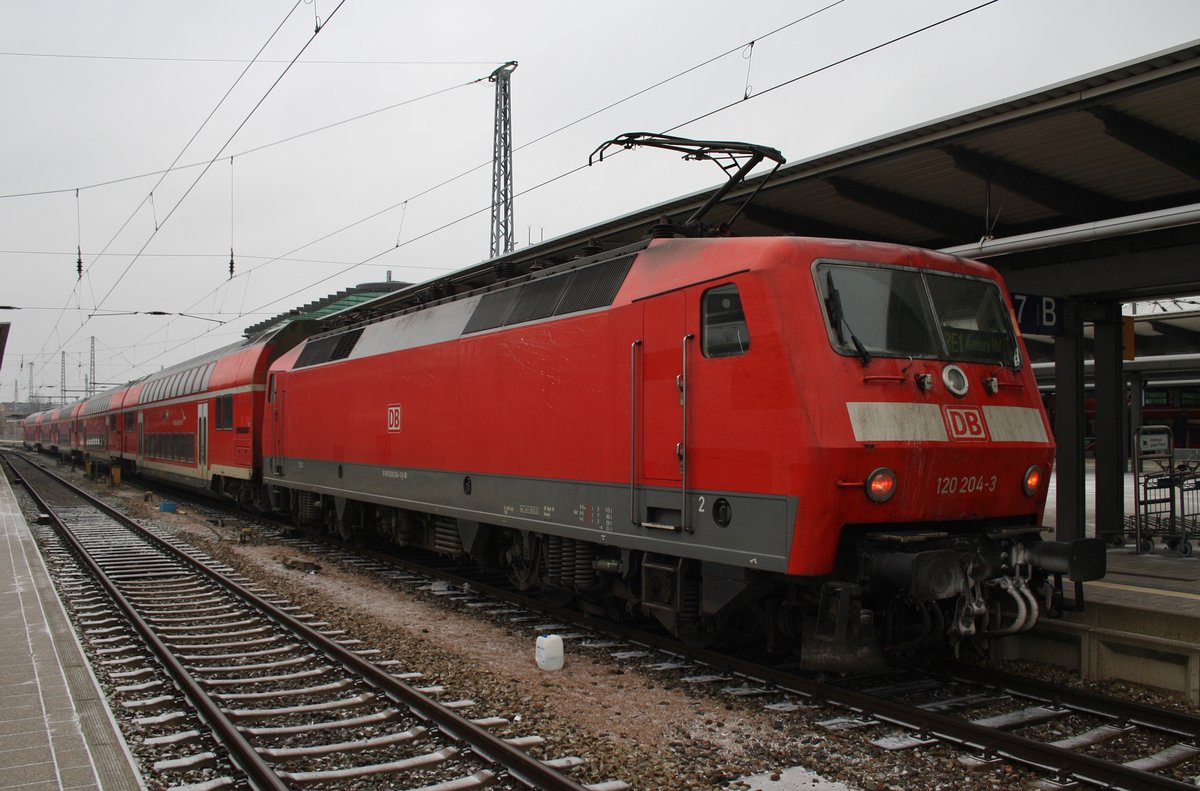 120 204-3 brachte am 7.1.2017 den RE1 (RE4309)  Hanse-Express  von Hamburg Hauptbahnhof nach Rostock Hauptbahnhof.