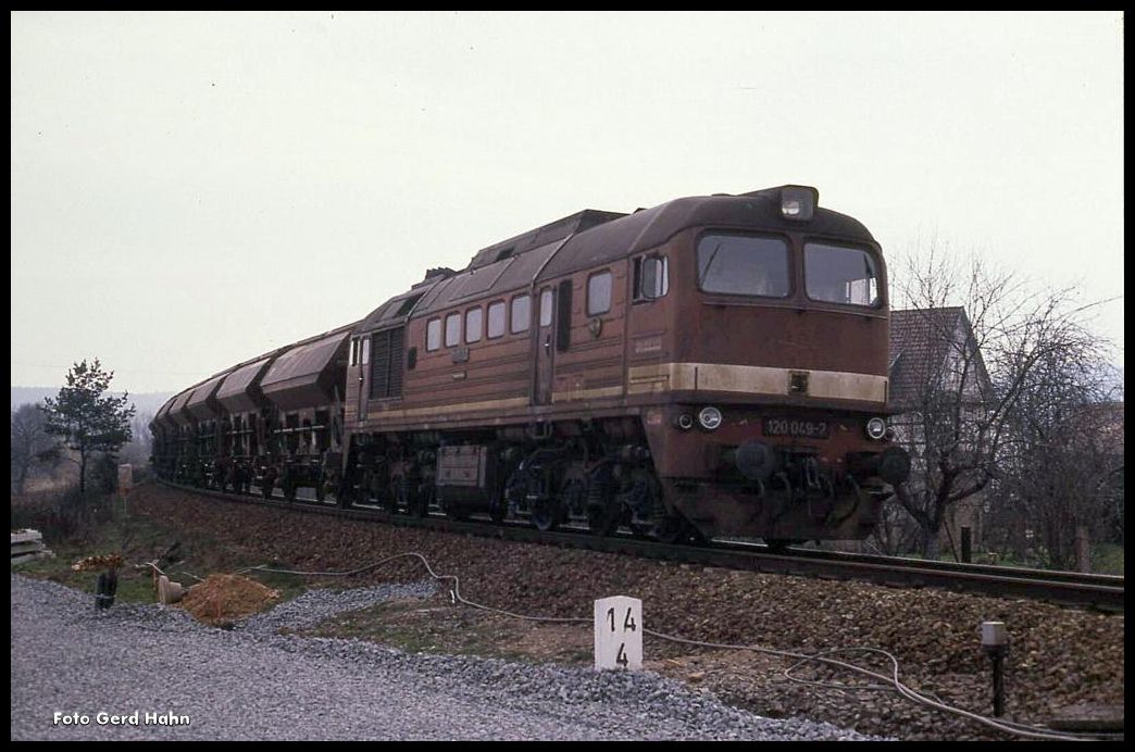 120049 erreicht am 29.3.1991 mit einem Schotterzug Gerstungen.