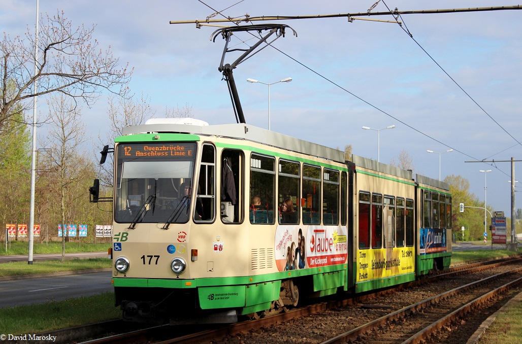 12.04.2014 eine Tatra KTNF6 der VBBr kurz vor der Fontanestraße.