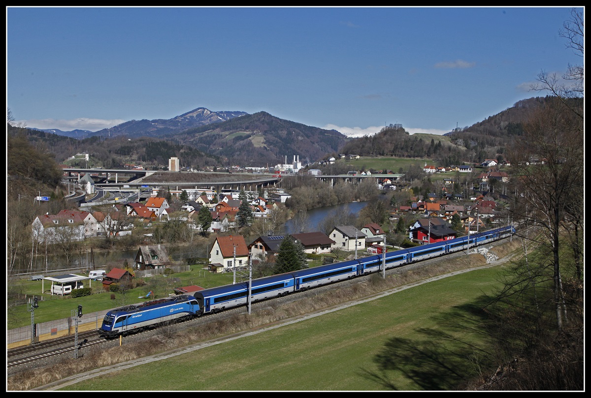 1216 236 mit RJ71 bei Bruck an der Mur am 6.04.2018.