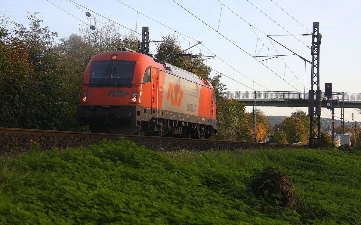 1216 901-9 von RTS kommt als Lokzug aus Koblenz nach Köln und kommt aus Richtung Koblenz und fährt durch Bad-Honnef am Rhein in Richtung Köln. 
Aufgenommen auf der Rechten Rheinstrecke in Bad-Honnef(am Rhein). 
Bei schönem Herbstwetter am Nachmittag vom 1.11.2017.