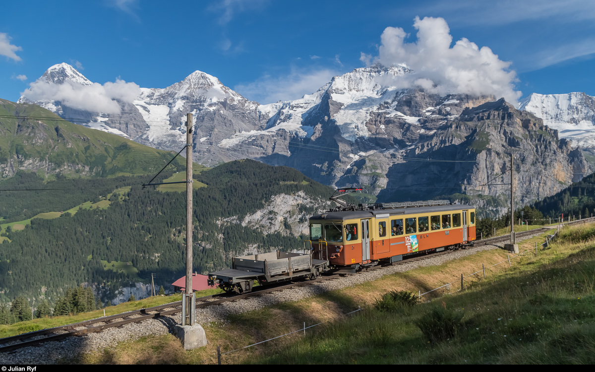 125 Jahre BLM: Der Be 4/4 21 fährt am 13. August 2016 vor der Kulisse von Eiger, Mönch und Jungfrau seiner Endstation Grütschalp entgegen.