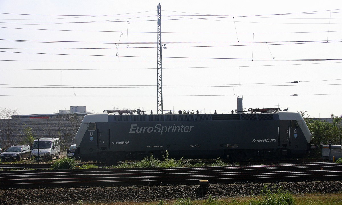 127 001-6 (PCW)  8  von Simens, steht abgestellt im  Mönchengladbacher-Hbf.
Aufgeommen vom Bahnsteig in Mönchengladbach.
Bei schönem Frühlingswetter am Mittag vom 19.4.2015.