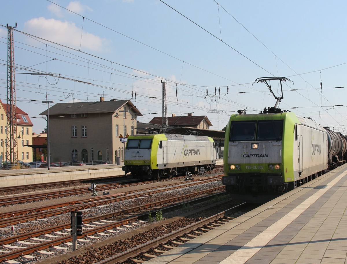 12.9.2015 Angermünde. Captrain 145 094 abgestellt nebst 185 CL 005 mit Kesselzug nach Stendell.