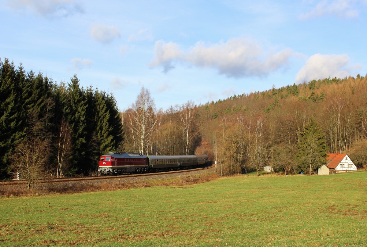132 109-0 der LEG fuhr am 12.12.15 von Erfurt nach Schwarzenberg. Hier zu sehen bei Wildbach.