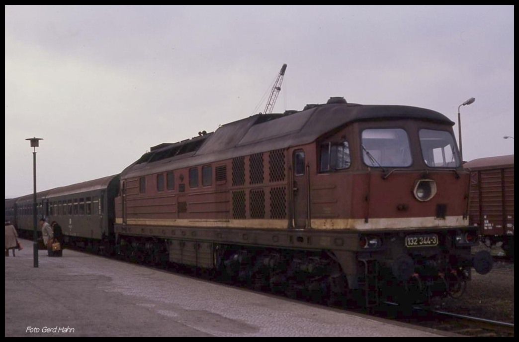 132344 mit P 8415 auf dem Weg nach Aschersleben hält hier um 15.40 Uhr im Bahnhof Gernrode.