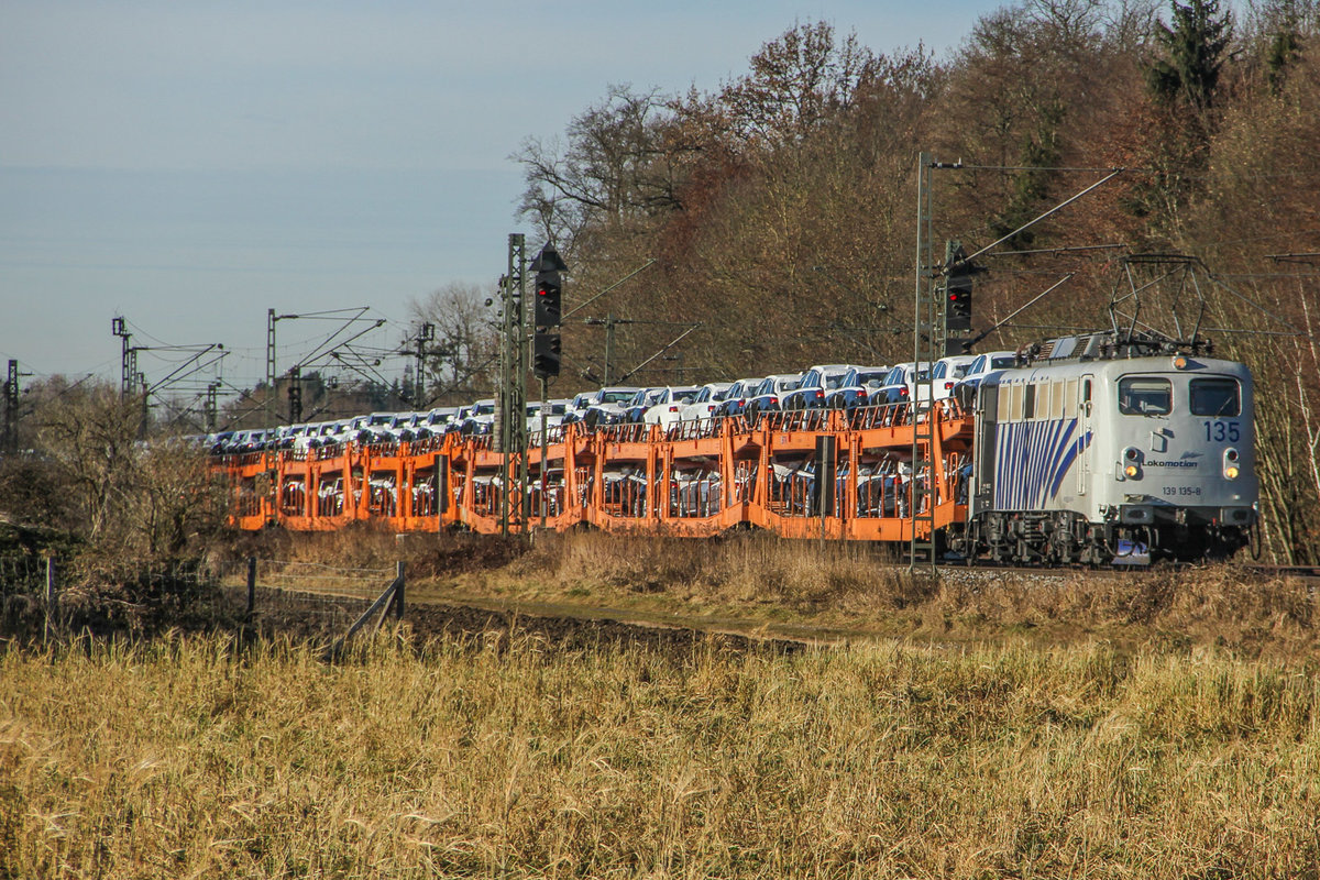 139 135-8 Lokomotion mit Audi´s am 13.12.16 bei Zorneding im Zebralook.