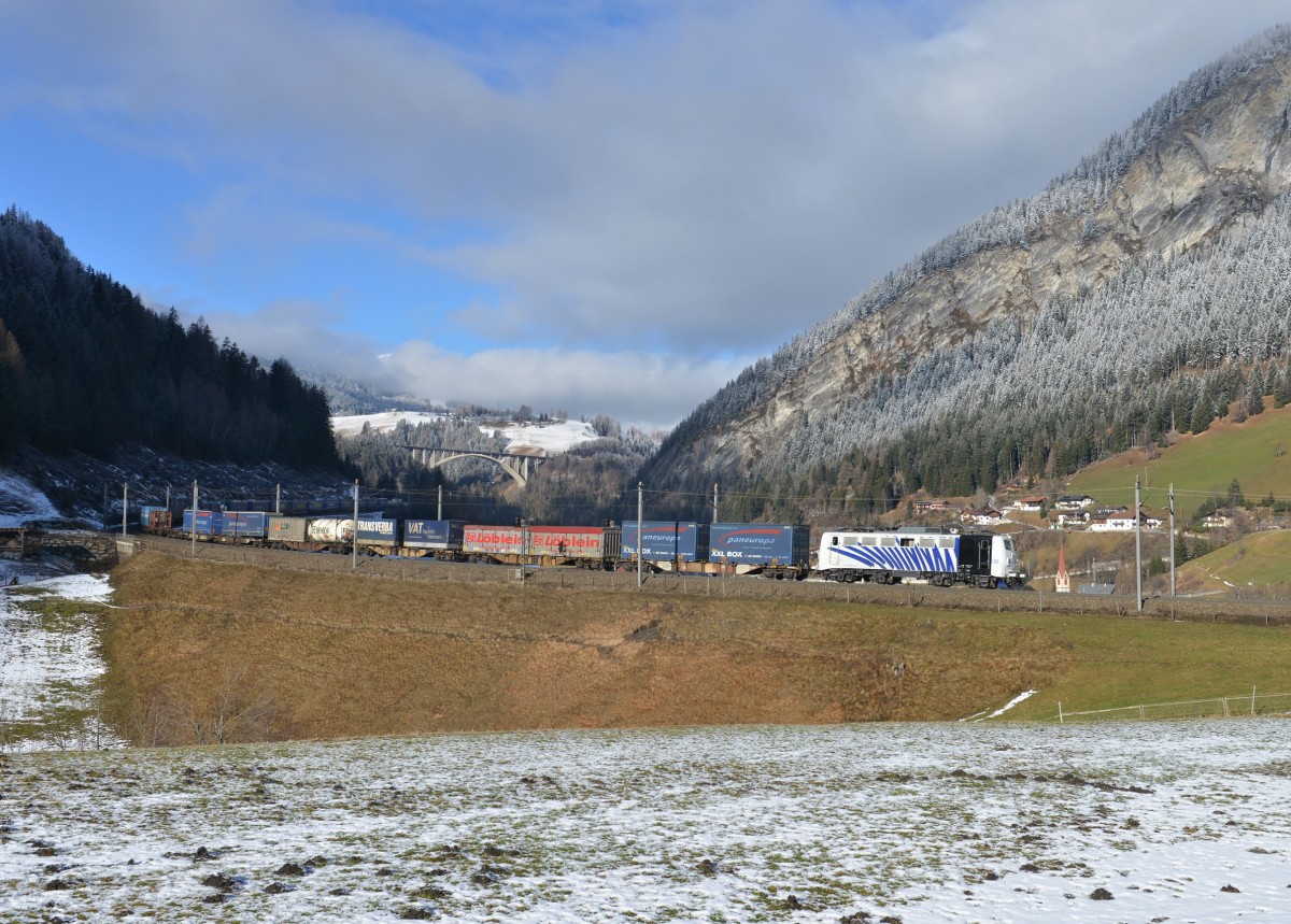 139 135 mit einem KLV am 22.01.2014 bei St. Jodok am Brenner.