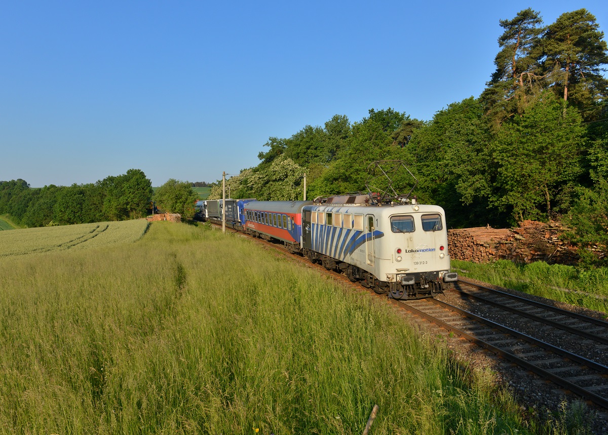 139 312 mit einer Rola am 04.06.2015 bei Artlkofen. 