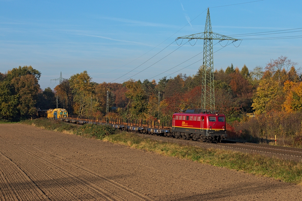 140 070 der EBM war am 1.11.2015 mit einem Bauzug Richtung Baden-Württemberg unterwegs und durchfuhr am Nachmittag Ratingen-Lintorf
