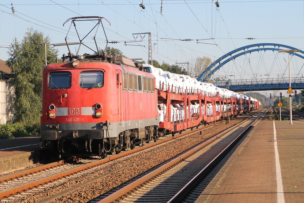 140 401-1 (Baujahr: 1963) mit einem Güterzug Osnabrück-Emden auf Bahnhof Salzbergen am 2-10-2015.