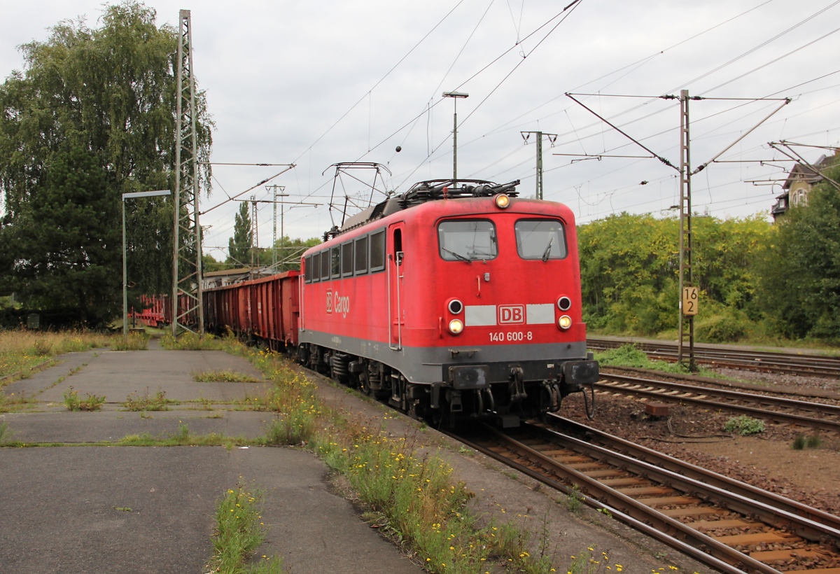 140 600-8 mit gemischtem Güterzug in Lehrte. Aufgenommen am 21.09.2013.