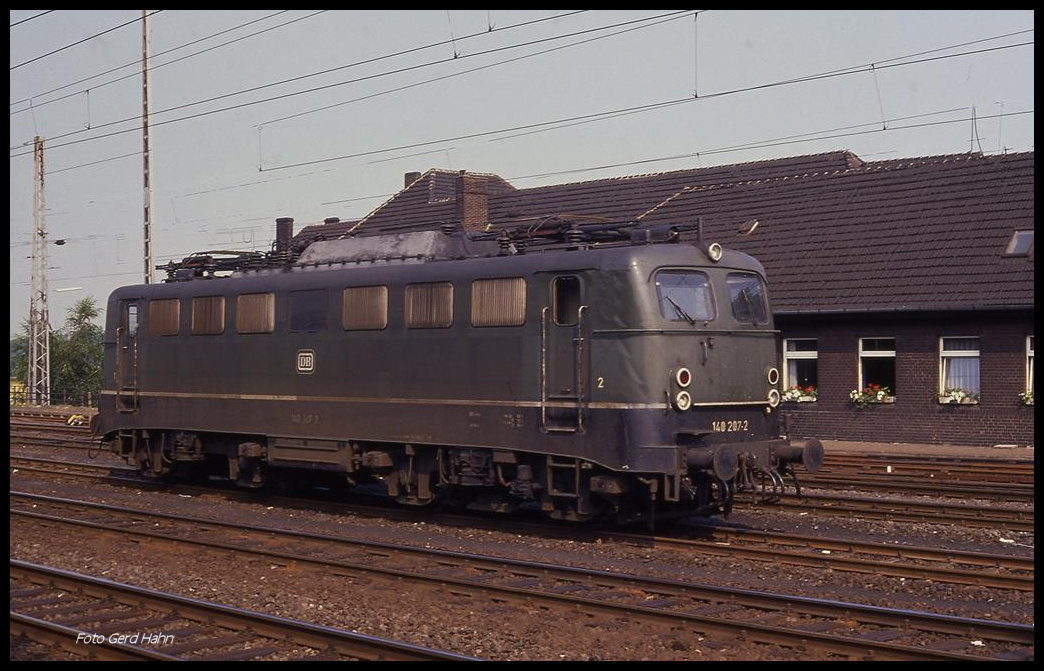 140207 am 5.7.1989 im Bahnhof Löhne in Westfalen.