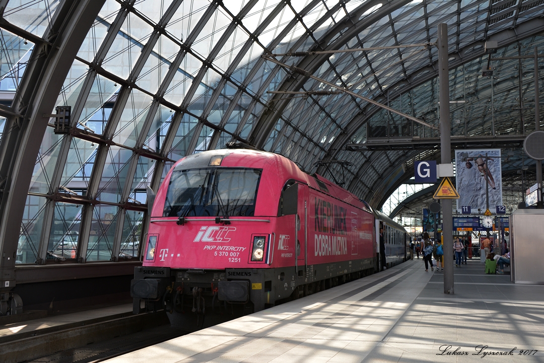 14.07.2017, Berlin Hbf, 5 370 007 (EU44-007) der PKP InterCity mit dem EC 47 nach Warszawa Wschodnia.