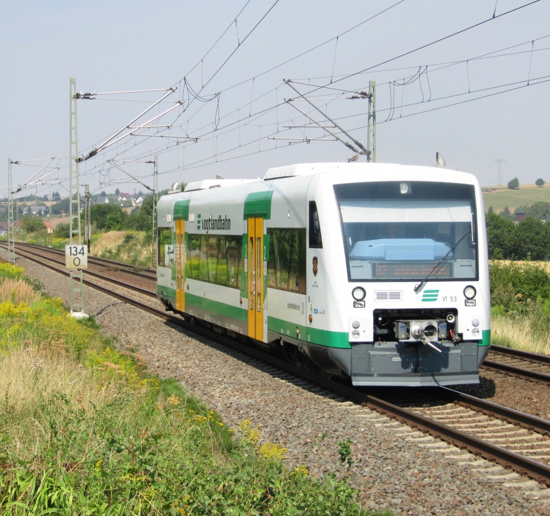 14.08.2015 12:19 VT 53 der Vogtlandbahn aus Cheb nach Zwickau Zentrum zwischen Steinpleis und Lichtentanne (Sachsen).