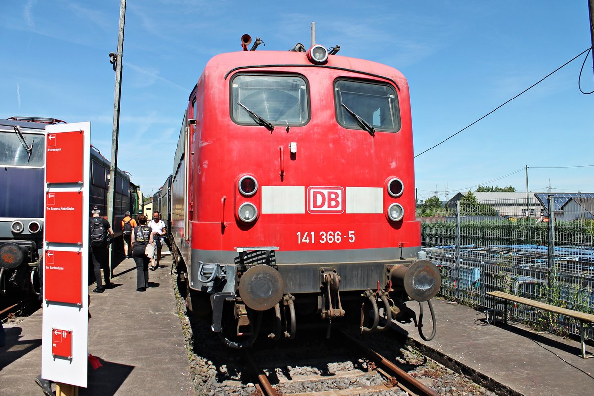 141 366-5 am 14.06.2015 im hintersten Winkel auf dem Gelände vom DB Museum in Koblenz Lützel.
