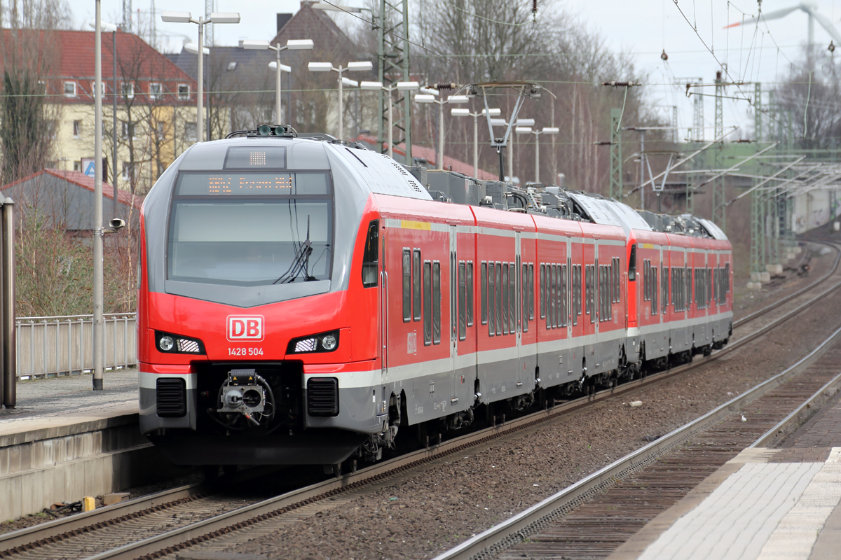 1428 504 als RB 42 nach Essen Hbf. bei der Einfahrt in Recklinghausen 3.4.2015