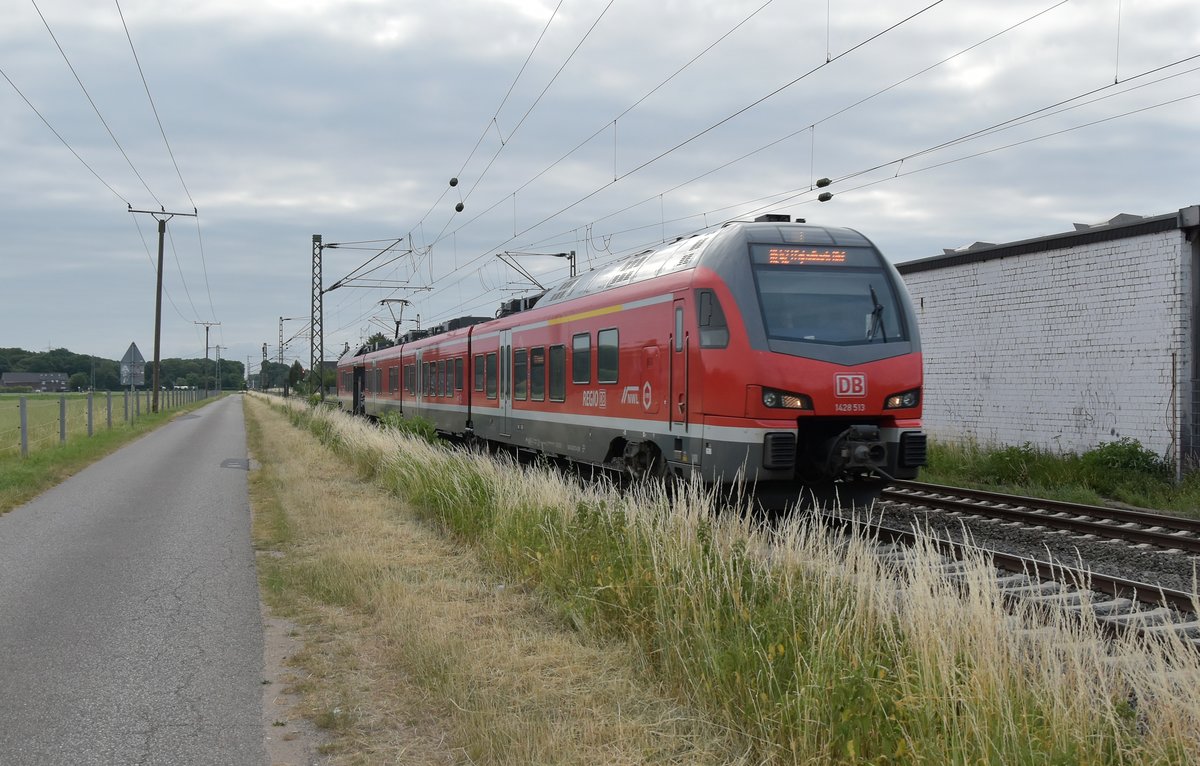 1428 513 als RE 42 Mönchengladbach in Anrath am Morgen des 24.6.2017