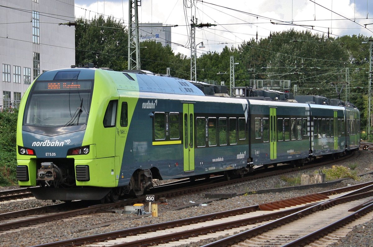 1429 505-9 verlässt am 2.9.2017 als RB61 (NBE75524) nach Itzehoe den Hamburger Hauptbahnhof.