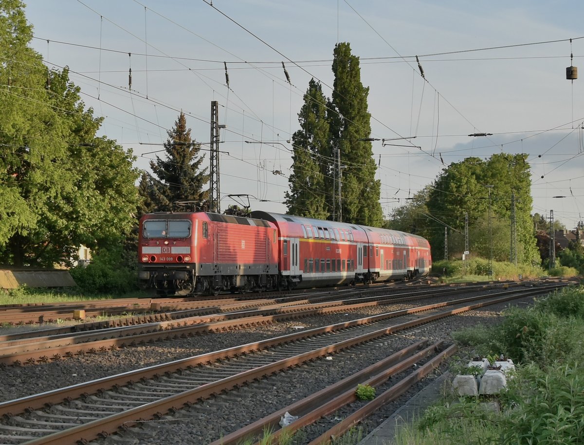 143 009 mit einem RB 27 bei der Einfahrt in Rheydt Hbf....der letzten Station vor ihrem Zielbahnhof Mönchengladbach Hbf. 3.5.2018