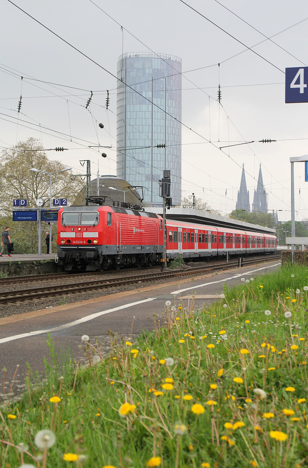 143 030 mit einer Sonderleistung anlässlich der FIBO-Messe am 5. April 2014 im Bahnhof Köln Messe / Deutz.