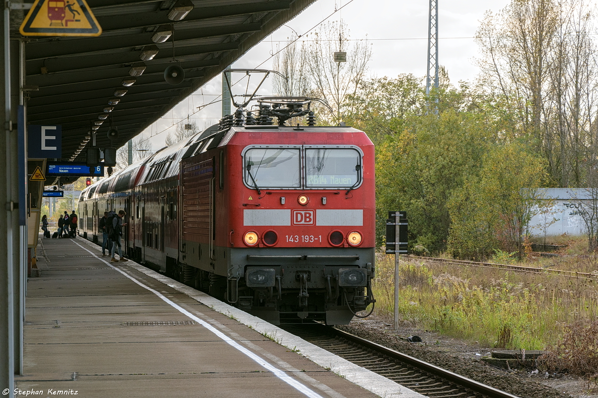 143 193-1 mit der RB14 (RB 18622) von Berlin-Schönefeld Flughafen nach Nauen in Berlin-Schönefeld Flughafen. 25.10.2017