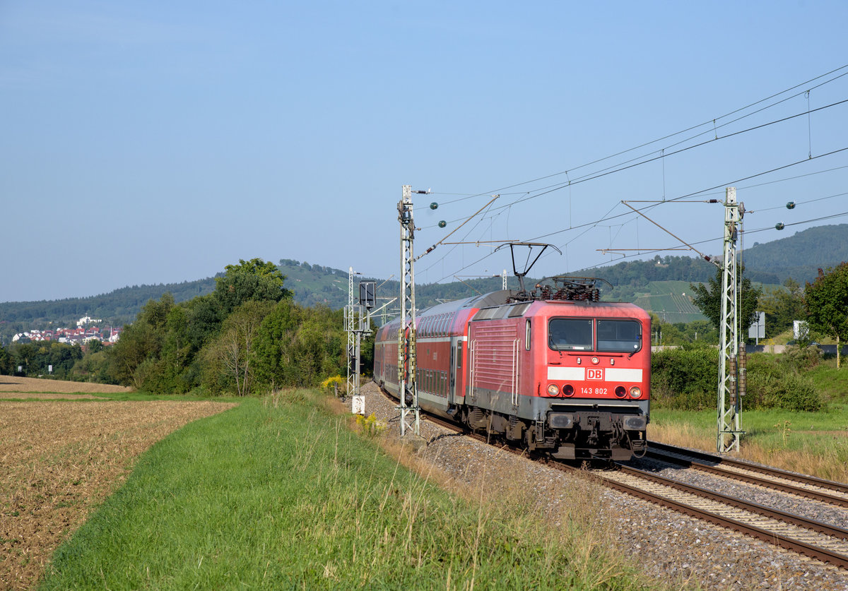 143 802 mit RE 22041 nach Tübingen beim Tannenhof in Metzingen am 29.8.2017