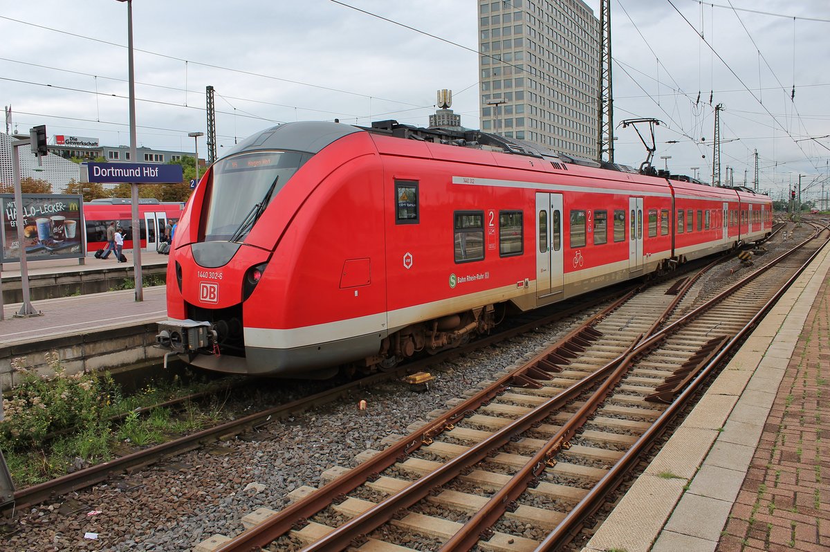 1440 302-6 steht am 18.8.2017 als S5 nach Hagen Hauptbahnhof im Dortmunder Hauptbahnhof bereit.
