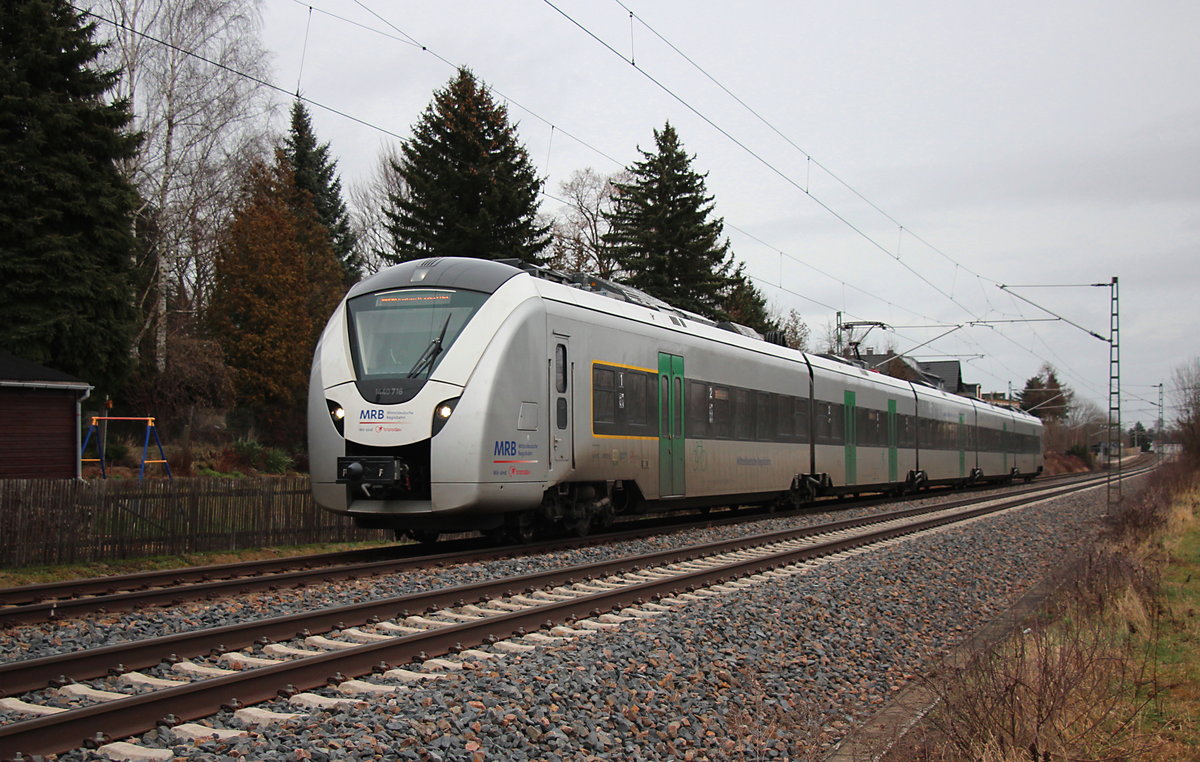 1440 716 hat am 04.01.2018 als RB 26960 (Dresden Hbf - Zwickau (Sachs) Hbf) den Haltepunkt Grüna (Sachs) Hp verlassen. Ein freundlichen Gruß zum Tf zurück.