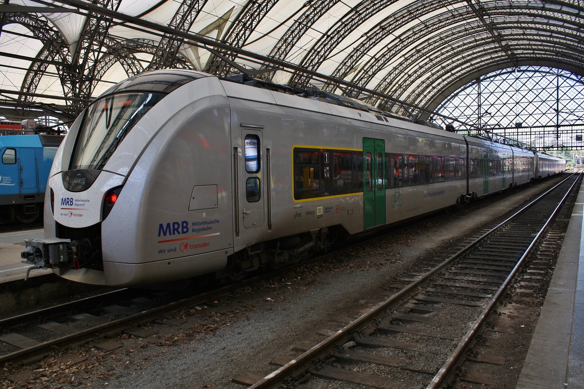1440 835-5 wartet am 30.9.2017 als RE3 (RE26976) nach Hof Hauptbahnhof im Dresdener Hauptbahnhof auf Abfahrt.