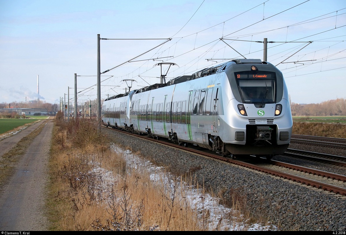 1442 131 und 1442 112 (Bombardier Talent 2) der S-Bahn Mitteldeutschland (DB Regio Südost) als S 37337 (S3) von Halle-Trotha nach Leipzig-Connewitz fahren bei Benndorf auf der Bahnstrecke Magdeburg–Leipzig (KBS 340). [4.2.2018 | 12:30 Uhr]