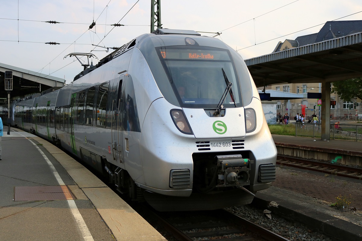 1442 603 und ein weiterer 1442 (Bombardier Talent 2) der S-Bahn Mitteldeutschland als S 37346 (S3) von Borna(Leipzig) nach Halle-Trotha verlässt Halle(Saale)Hbf auf Gleis 1. [26.8.2017 - 17:21 Uhr]