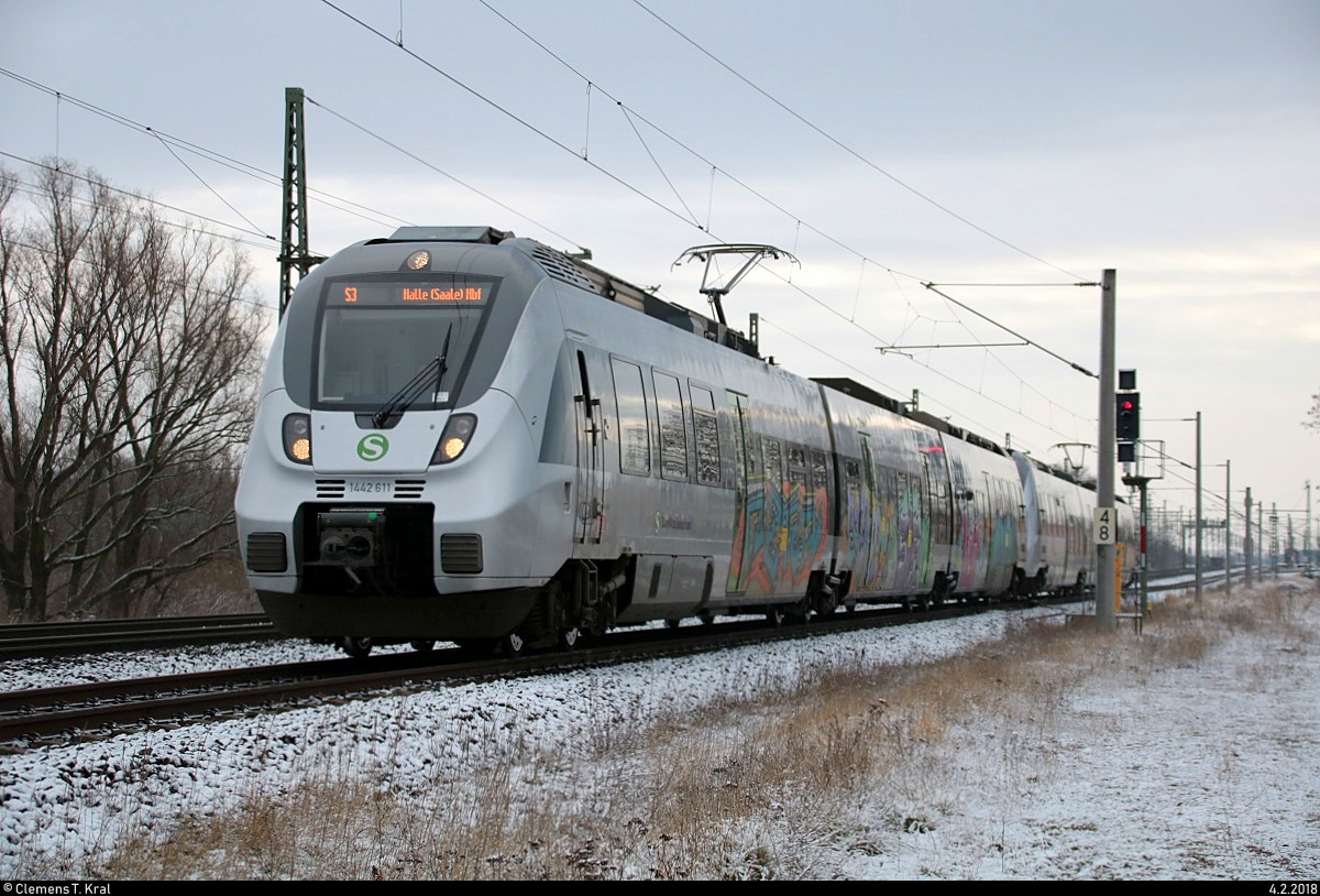 1442 611 und 1442 614 (Bombardier Talent 2) der S-Bahn Mitteldeutschland (DB Regio Südost) als S 37322 (S3) von Leipzig-Connewitz nach Halle(Saale)Hbf fahren bei Kanena-Bruckdorf auf der Bahnstrecke Magdeburg–Leipzig (KBS 340). [4.2.2018 | 10:04 Uhr]