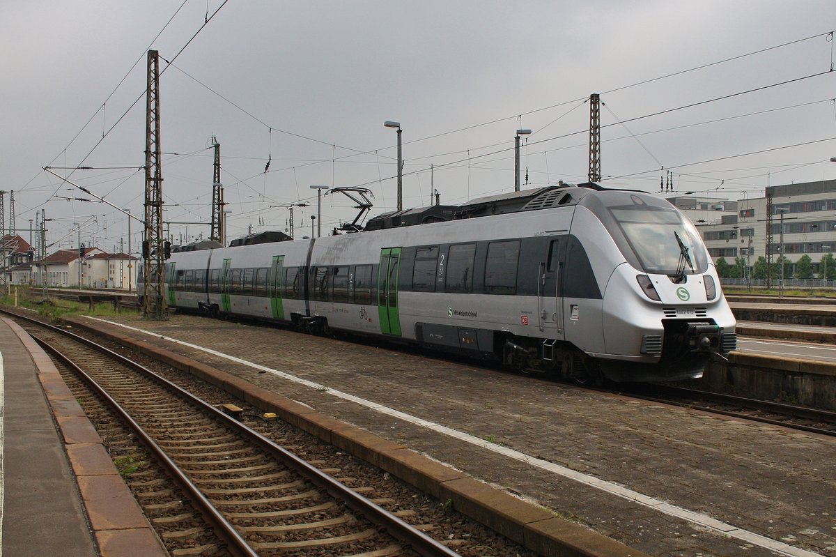 1442 613-4 macht sich am 13.5.2017 als S4 nach Wurzen im Leipziger Hauptbahnhof auf den Weg.