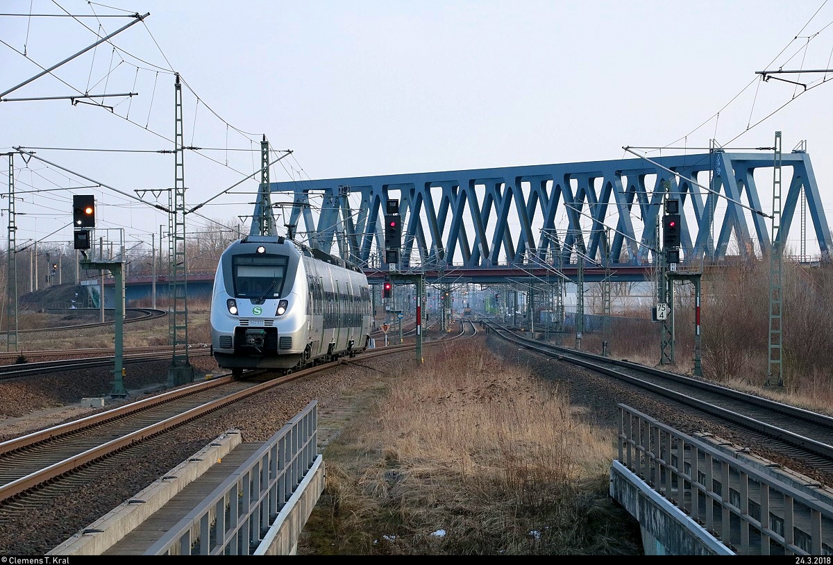 1442 622 (Bombardier Talent 2) der S-Bahn Mitteldeutschland (DB Regio Südost) als S 37646 (S6) von Borna(Leipzig) nach Rackwitz(Leipzig) erreicht den Hp Leipzig Messe auf der Bahnstrecke Trebnitz–Leipzig (KBS 251). [24.3.2018 | 16:46 Uhr]