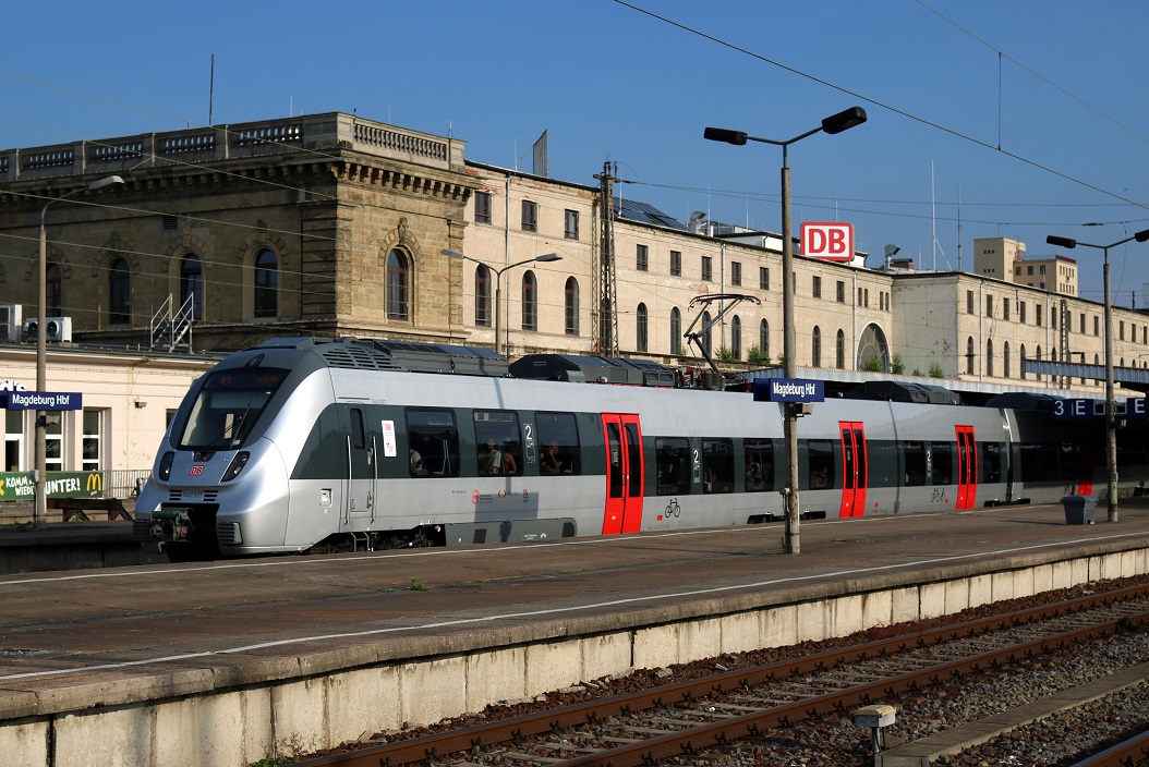 1442 657 (Bombardier Talent 2) von DB Regio Südost als RE 16115 (RE13) nach Leipzig Hbf verlässt seinen Startbahnhof Magdeburg Hbf. [6.7.2017 - 19:07 Uhr]