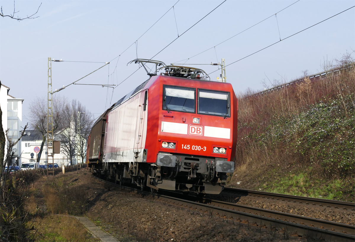 145 030-3 gem. Güterzug durch Königswinter - 08.02.2018